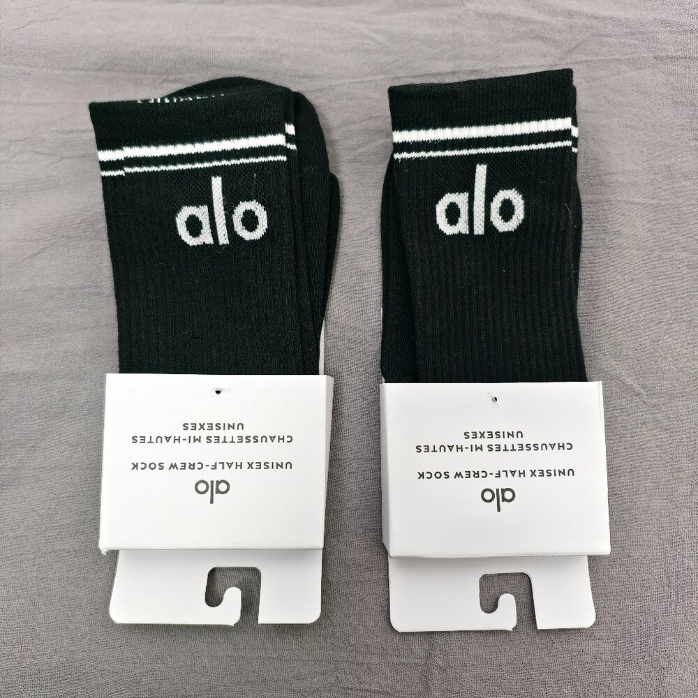🔥HOT🔥 NWT ALO Yoga Socks 2 Pairs